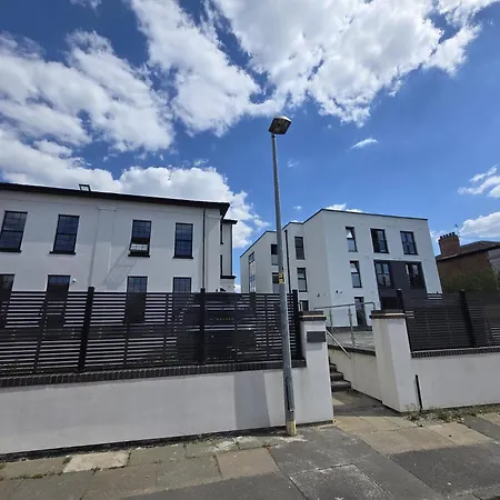 The Ashcroft Studios & Apartments With Free Parking-3