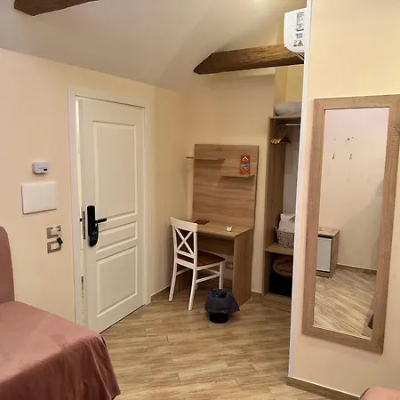 Attic Room-3