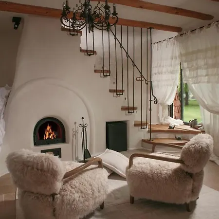 Castelul De Lut - Eco Boutique Guesthouse (Adults Only)-2