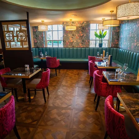 Park Hall Hotel And Spa Wolverhampton-3