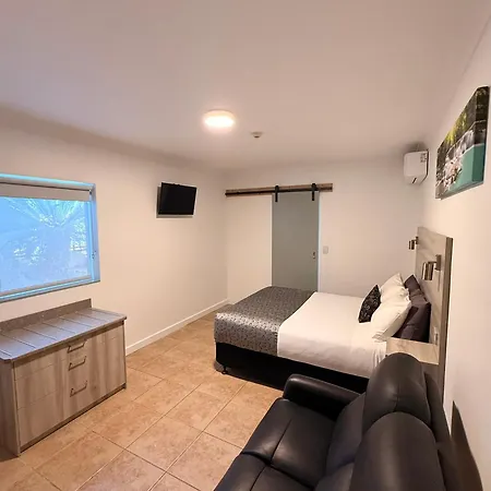 Childers Oasis Motel-2
