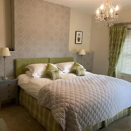 Lorne House Bed & Breakfast-2
