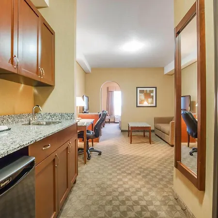 Comfort Inn & Suites-3