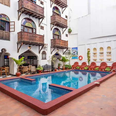 Dhow Palace Hotel-2