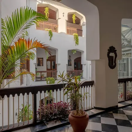 Dhow Palace Hotel-3