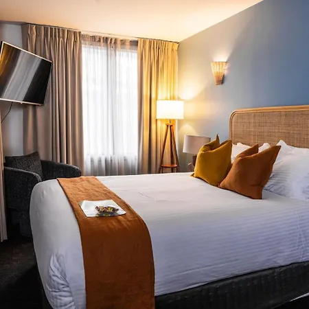 The Lucky Hotel-2