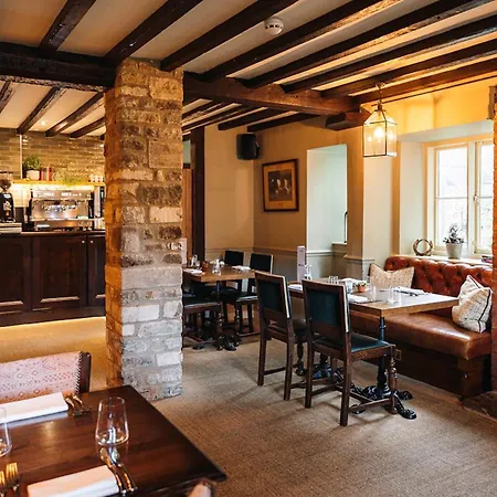 Eliot Arms-2