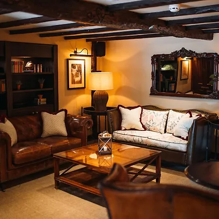 Eliot Arms-3