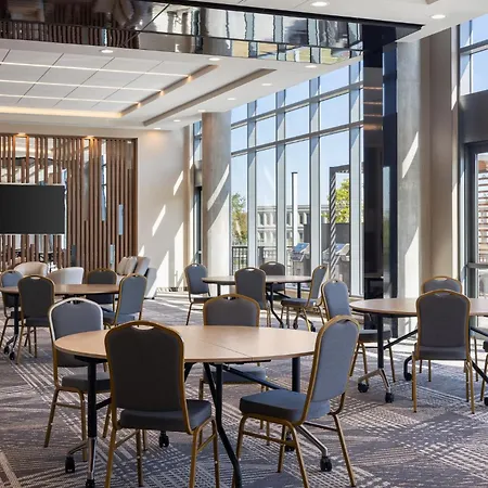 Staybridge Suites Montreal Airport - St-Laurent By Ihg-2