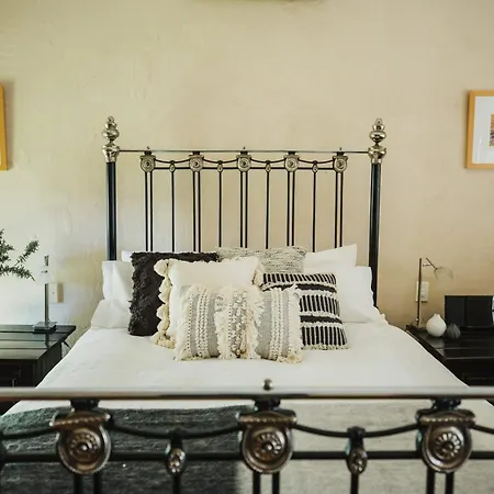Wild Olive Cottage Clare Valley-2