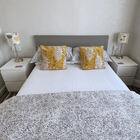 Hudsons Guest House - Adults Only-3