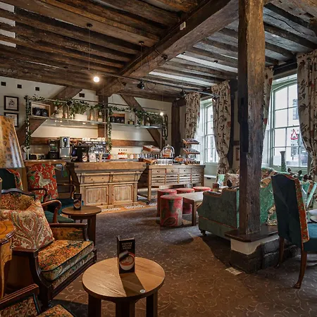 The White Horse Hotel, Romsey, Hampshire - The Coaching Inn Group-2
