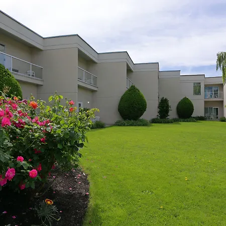 Best Western Plus Kelowna Hotel & Suites-3