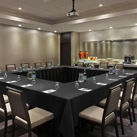 Hilton Suites Toronto-Markham Conference Centre & Spa-3