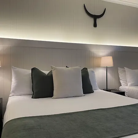 The Black Bull Motel-3