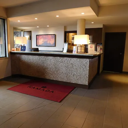 Ramada By Wyndham Kamloops-2