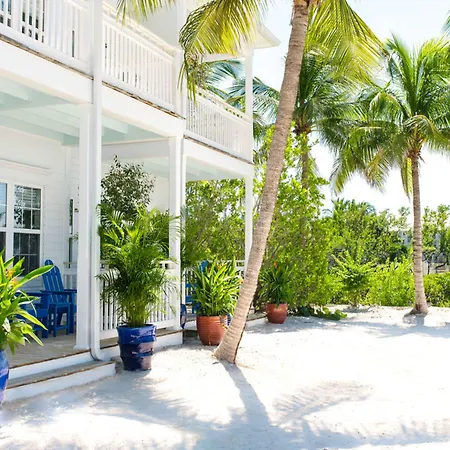 Parrot Key Hotel & Villas-2