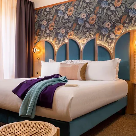 Hotel Jardin De Cluny-3
