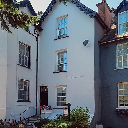 Hazeldene Guest House - With Free Offsite Health Club-3