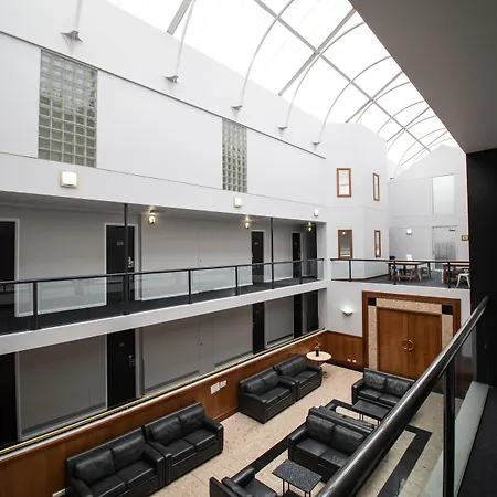 Madison Capital Executive Apartments-2