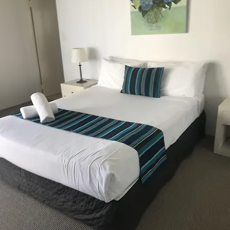 Zenith Ocean Front Apartments Gold Coast - Official Listing-2