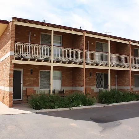 Quality Inn Railway Motel-2