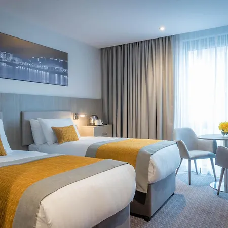 Maldron Hotel Belfast International Airport-3
