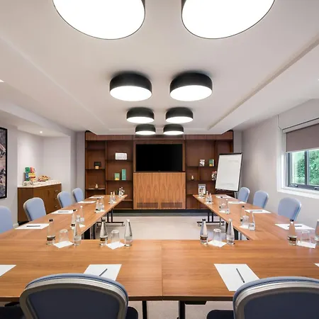 Courtyard By Marriott Glasgow Airport-3