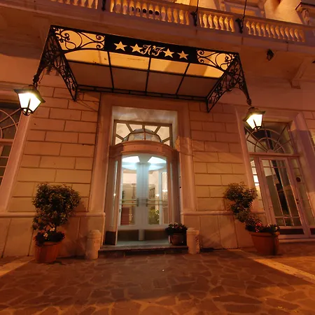 Hotel De La Ville-3