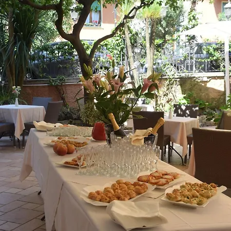 Hotel Jolanda-3