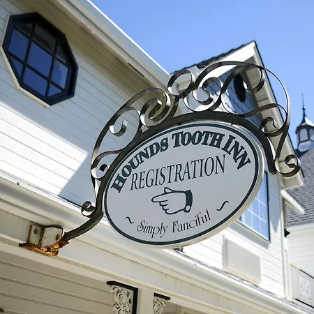 Hounds Tooth Inn-3