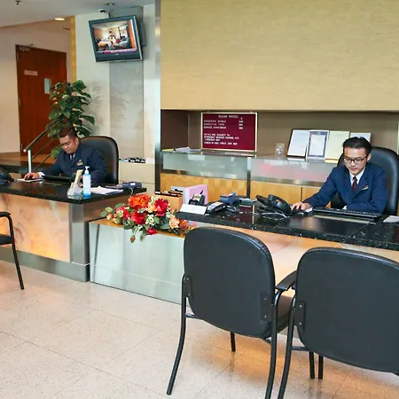Hotel Royal Queens-3