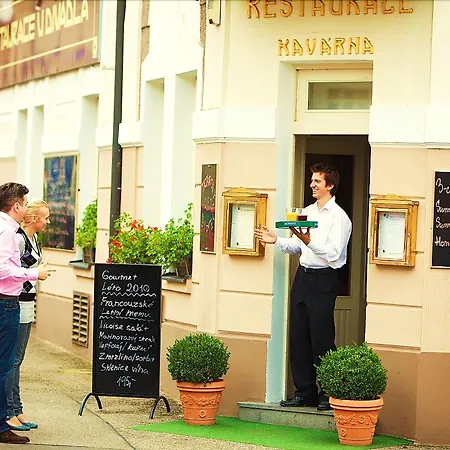 Hotel U Divadla - Czech Leading Hotels-3