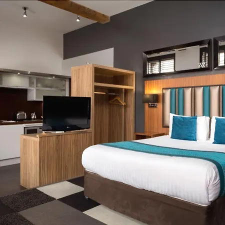 Roomzzz Manchester City-2