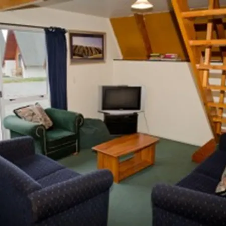 Mountain Chalets Motel-2