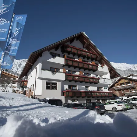 Hotel Die Arlbergerin - Design&Tiroler Gemütlichkeit-3