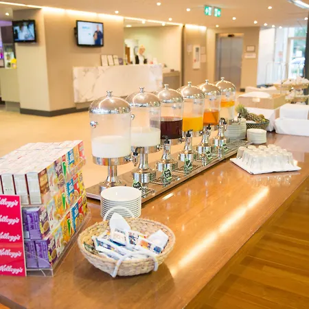 Quality Suites Pioneer Sands-3