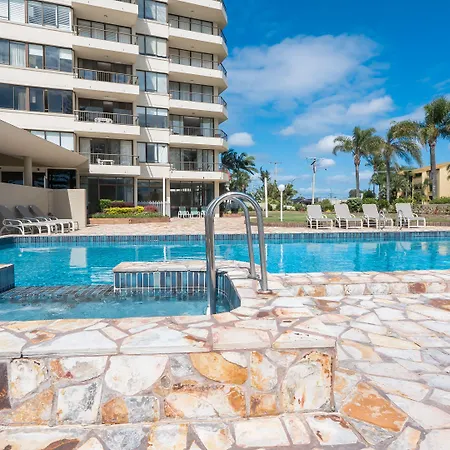 Southern Cross Beachfront Holiday Apartments-2