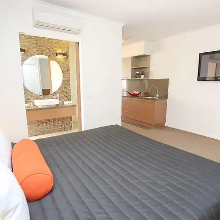 Indulge Apartments - Ontario-2