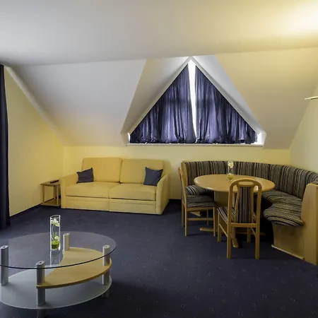 Hotel Garni Oasis Loipersdorf-3