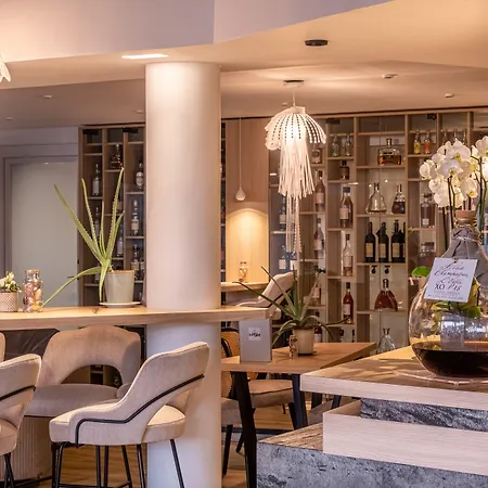 Hostellerie de la Pointe Saint-Mathieu - SPA&Restaurant-3
