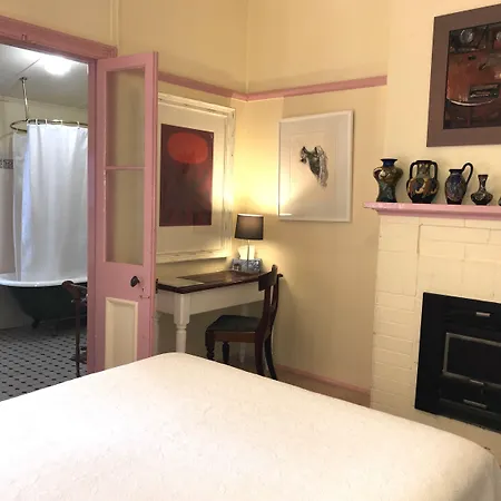 The Chalet Guesthouse And Studio-2