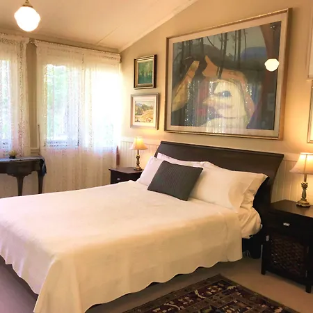 The Chalet Guesthouse And Studio-3