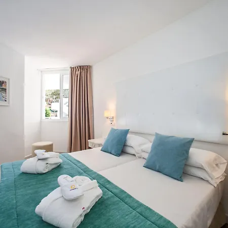 Fergus Style Cala Blanca Suites-3