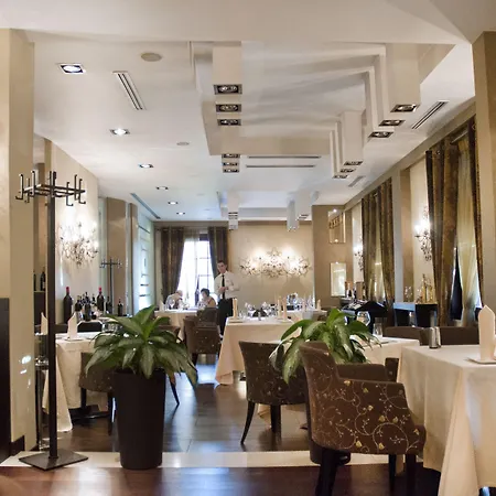 Monarc Hotel-2
