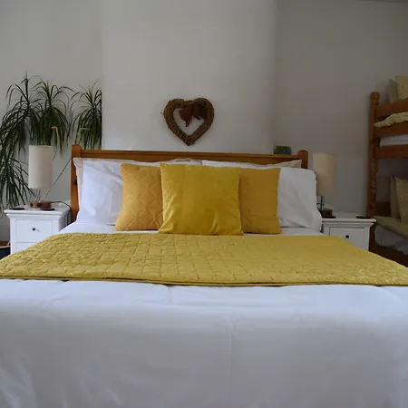Sweetbriar Cottage Bed & Breakfast And Camping-2