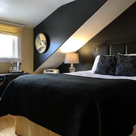Leaside Manor-2