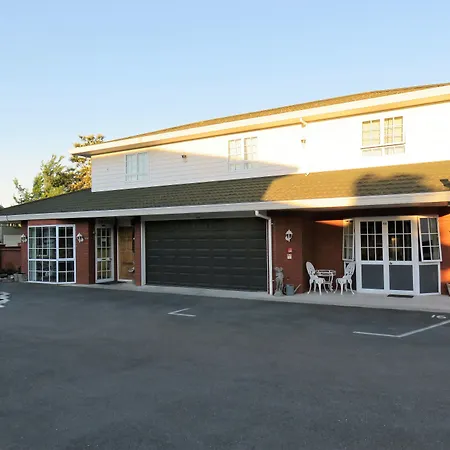 Admirals Motor Lodge-3