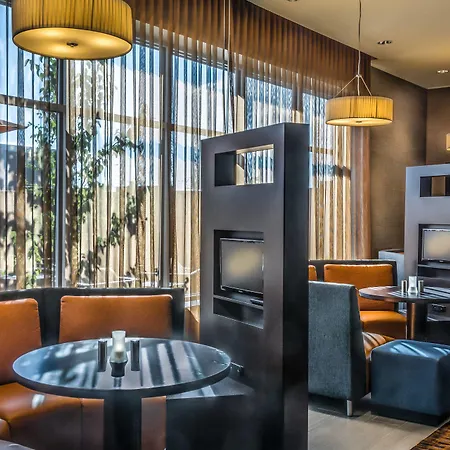 Courtyard By Marriott Winnipeg Airport-2