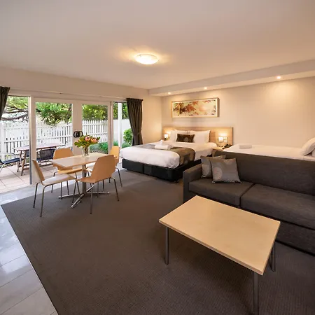 Boathouse Resort Studios And Suites-3